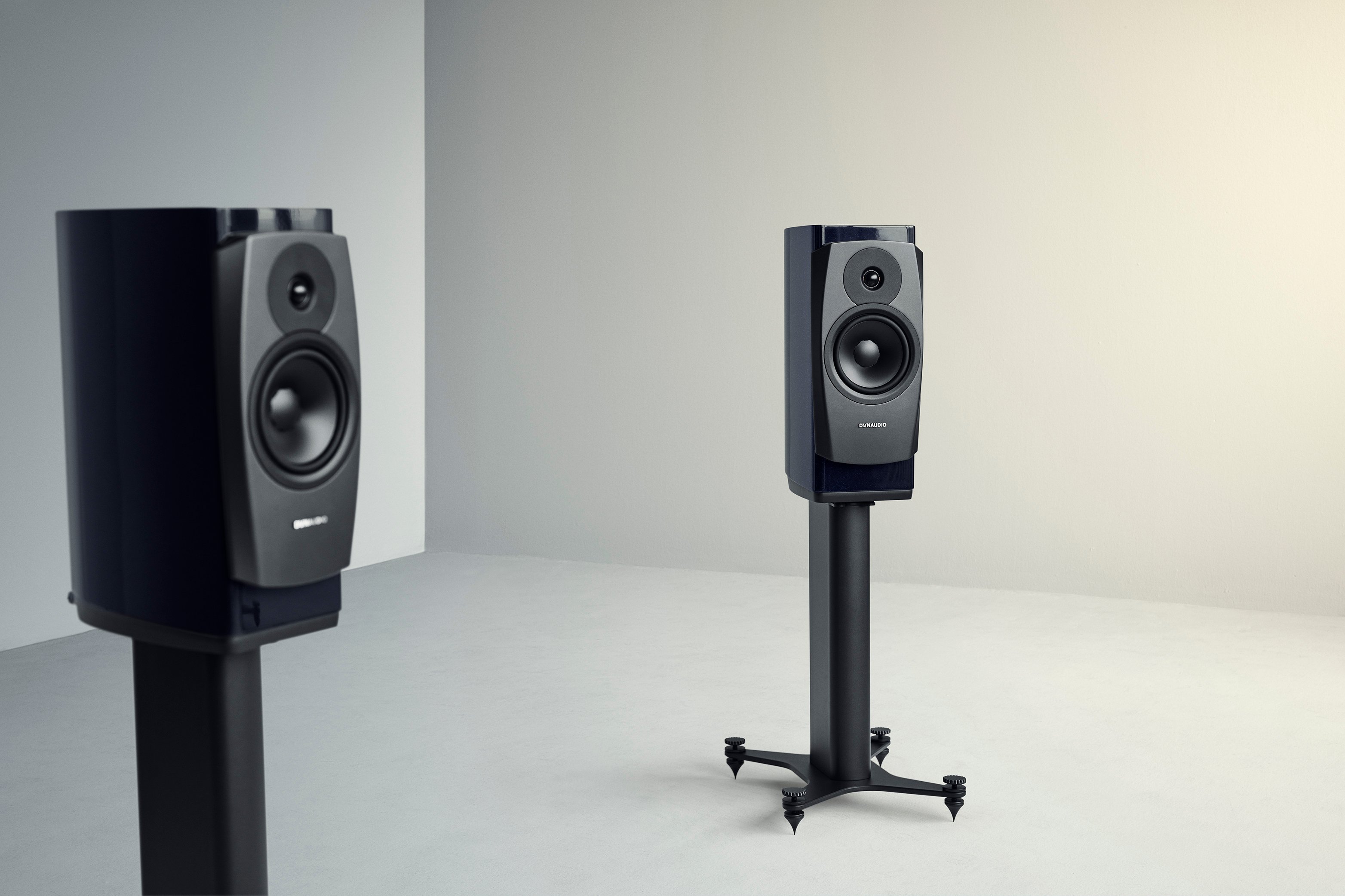 Dynaudio Confidence 20 - Midnight High Gloss 01-1