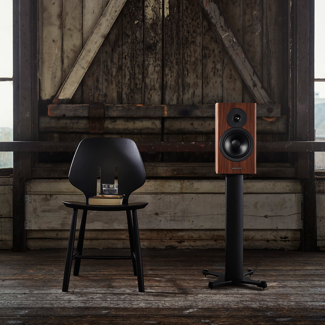 Dynaudio Evoke 20 walnut wood - Lifestyle 2_square